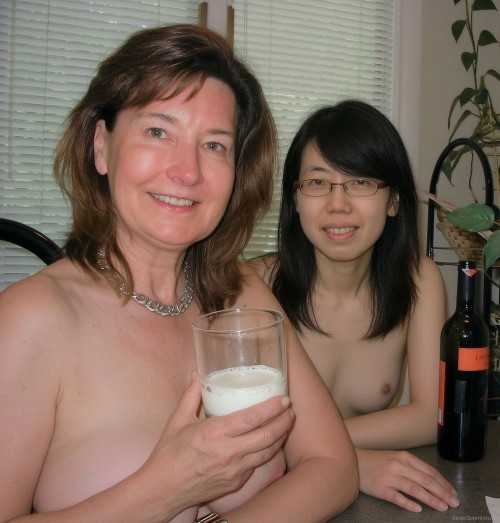 Pornlets Topless in the Kitchen